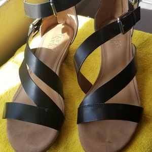 Flat wedge sandals